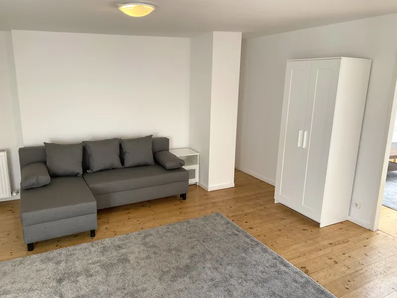 Helle 2-Zimmer-Dachgeschosswohnung mit großer Dachterrasse – Berlin-Wedding, Nähe U-Bhf. Pankstraße — photo 1